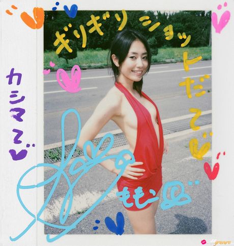 Asian beauty Momoko Tani removes her bikini before a finger fuck