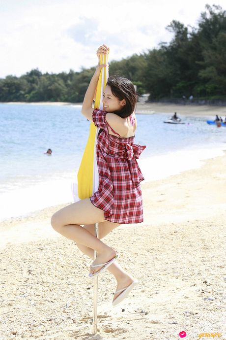 Asian teen Rina Koike doffs her bikini and highlights her tits on the beach