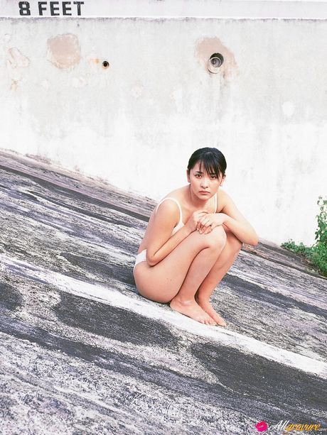 Mami Yamasaki er en japansk skønhed, der elsker at posere i sexet lingeri