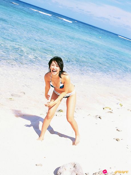 Mami Yamasaki er en japansk skønhed, der elsker at posere i sexet lingeri