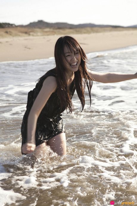 Asian stunner Tomotka Kurokawa sports a creampie after a nude modelling gig