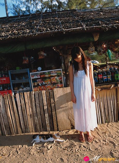 Brunette Yuko Ogura is posing outdoors in her sexy bikini