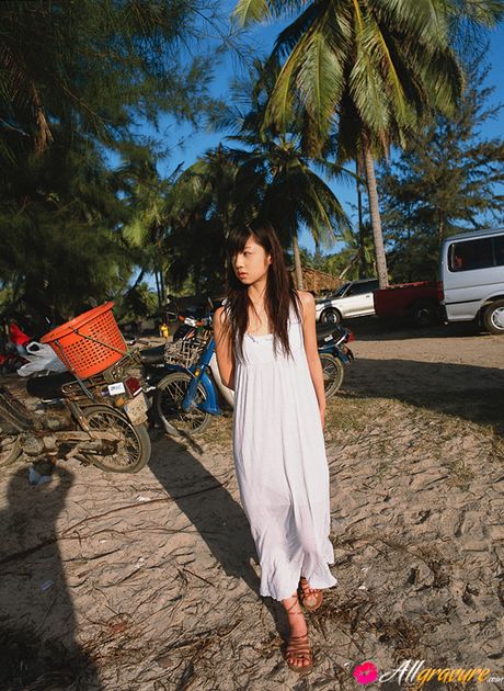 Brunette Yuko Ogura is posing outdoors in her sexy bikini