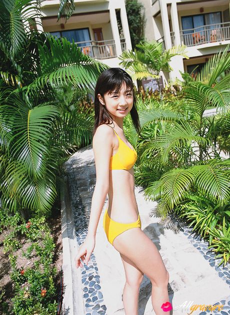 Brunette Yuko Ogura is posing outdoors in her sexy bikini