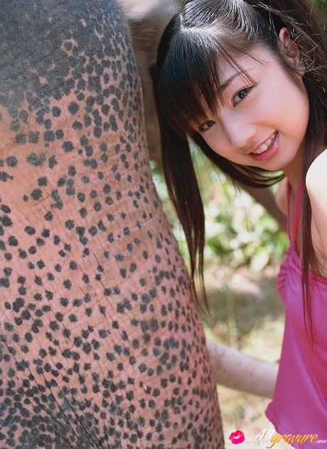 Brunette Yuko Ogura is posing outdoors in her sexy bikini