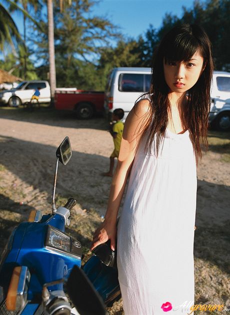 Brunette Yuko Ogura is posing outdoors in her sexy bikini