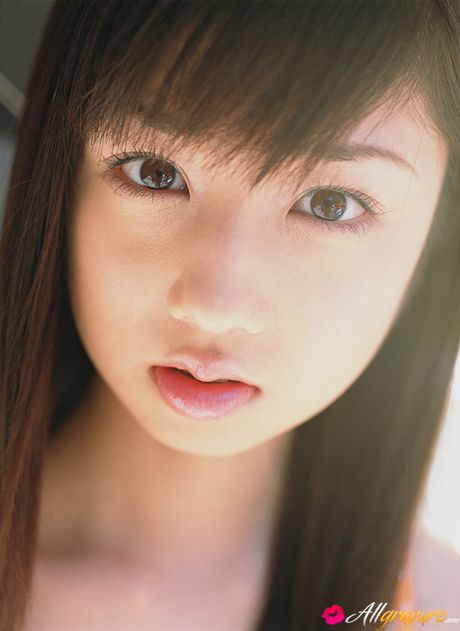 Brunette Yuko Ogura is posing outdoors in her sexy bikini