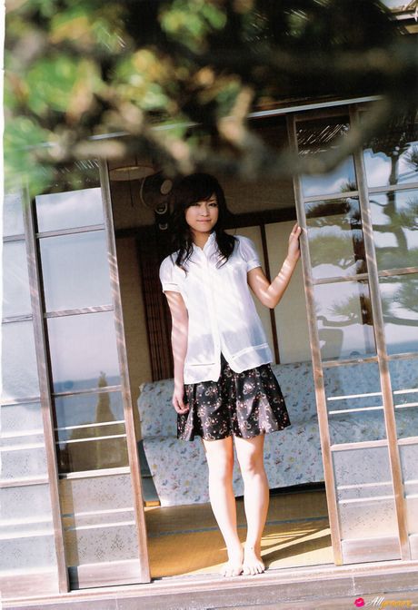 Brown-eyed Japanese beauty Eri Kamei is a sweetie to look at