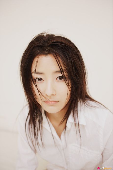 Natsuki Harada er en japansk teenager, der elsker at være nøgen udendørs