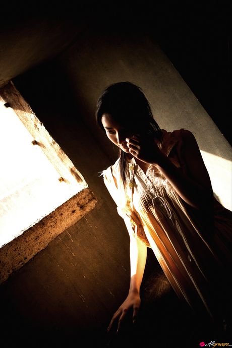 Natsuki Harada er en japansk teenager, der elsker at være nøgen udendørs