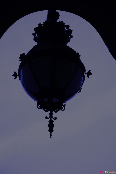 Natsuki Harada er en japansk teenager, der elsker at være nøgen udendørs