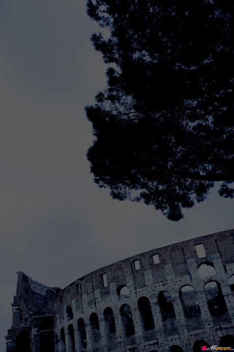 Natsuki Harada er en japansk teenager, der elsker at være nøgen udendørs