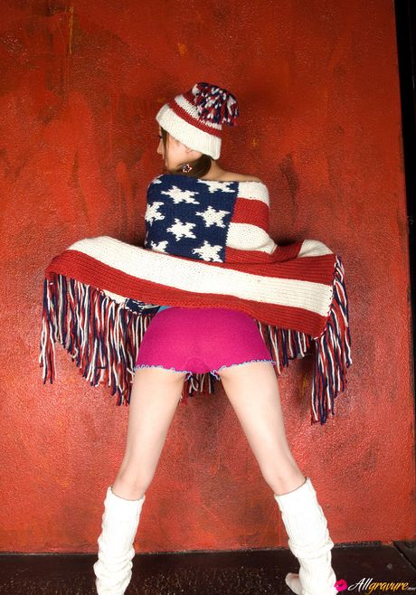 Asian beauty Rin Sakuragi strips to her socks and reveals her small boobs