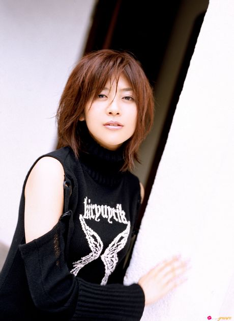 棕色眼睛的日本寶貝白石美保是個非常性感的亞洲寶貝