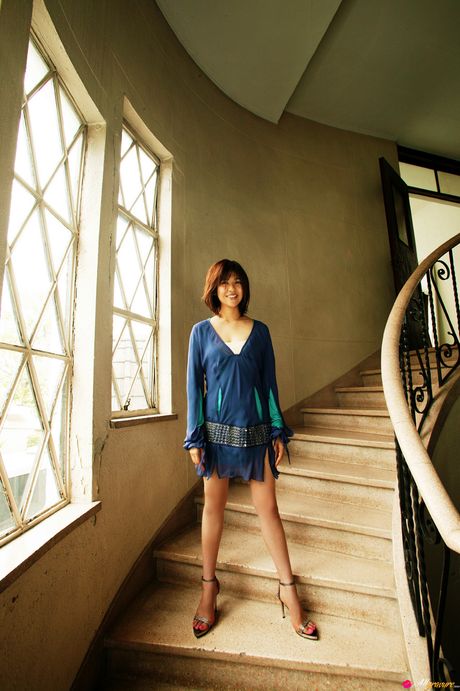 棕色眼睛的日本寶貝白石美保是個非常性感的亞洲寶貝