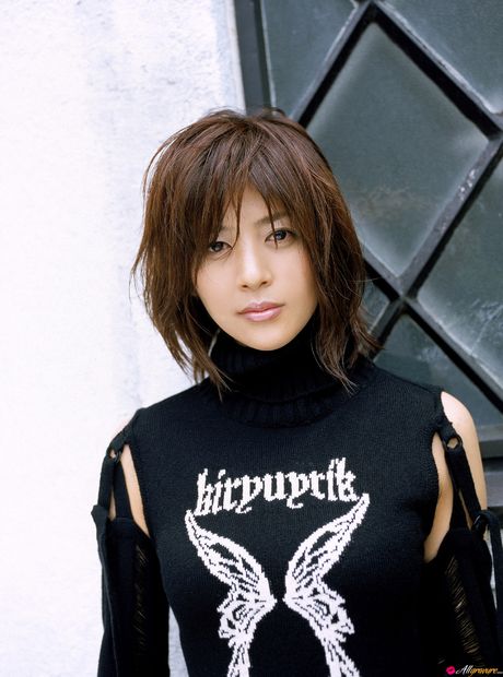 棕色眼睛的日本寶貝白石美保是個非常性感的亞洲寶貝