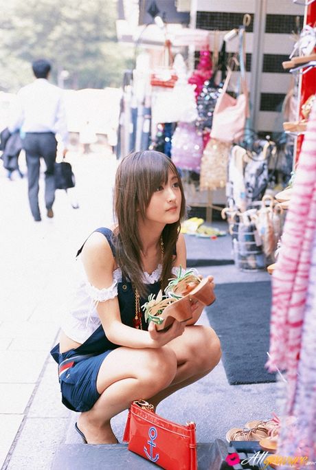 Asian stunner Ayaka Komatsu flaunts her big melons and poses in a solo