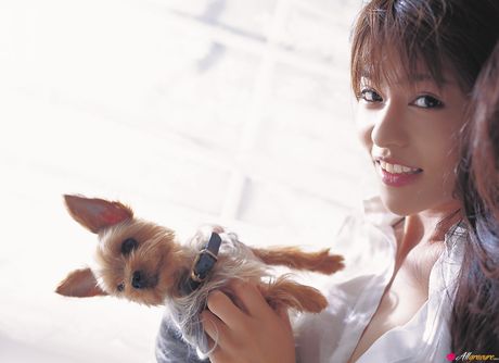 Asian doll Yuriko Shiratori removes her bikini and demonstrates her hot body