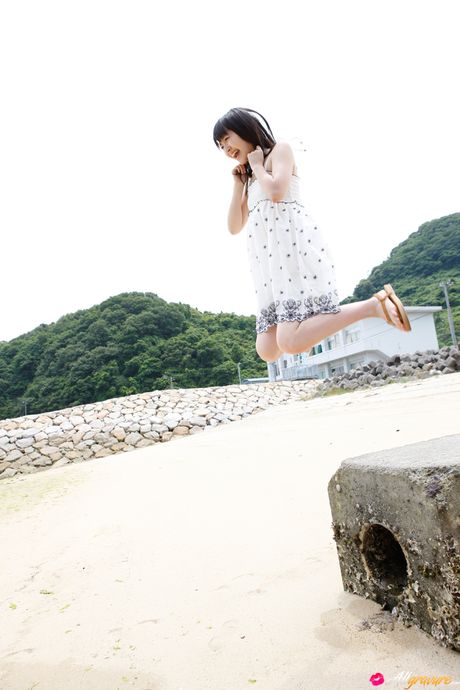 Asian teen Airi Suzuki takes off her dress and reveals her small tits