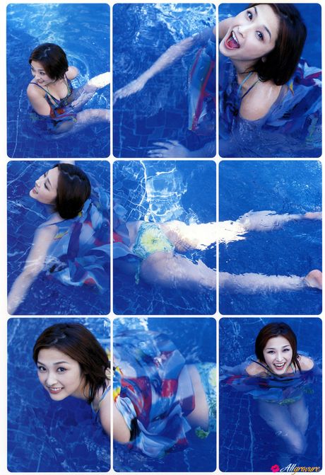 寶貝 Rika Ishikawa 展示她的小乳房並獨自擺姿勢