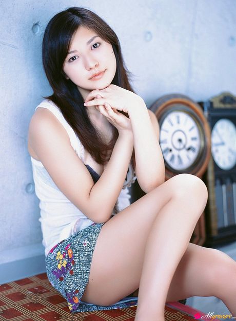 Asian girl Konomi Yoshikawa displays her nice tits and poses in a solo