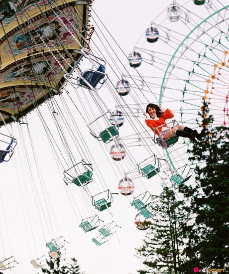 亞洲美女佐佐木希展示她嬌小的乳房並獨自擺姿勢