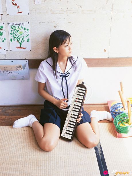 Ayaka Komatsu er en japansk babe, der elsker at vise sin krop