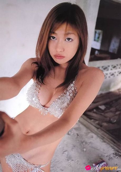 Asiatisk pige Sumire Ogawa får en creampie efter en fingerfuck