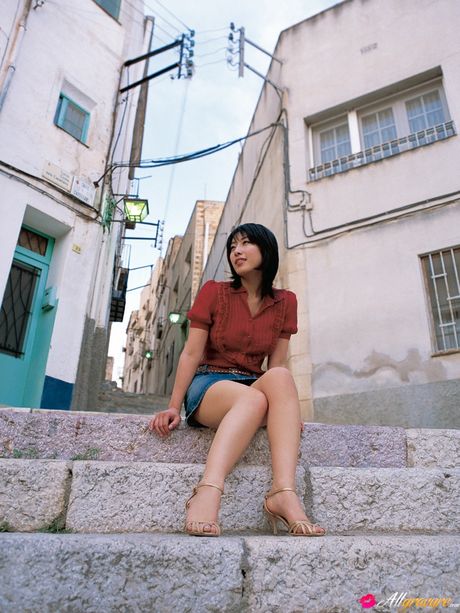 Asian teen Hiroko Sato highlights her amazing melons and captures her skyclad appearance