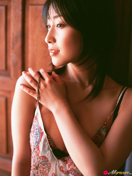 Asian teen Hiroko Sato highlights her amazing melons and captures her skyclad appearance