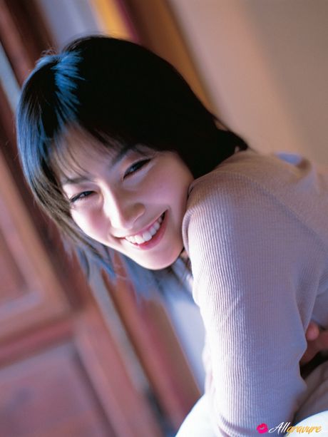 Asian teen Hiroko Sato highlights her amazing melons and captures her skyclad appearance