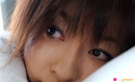 Asian girl Sakura Shiratori removes her shirt and panties in a solo