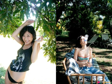 ビキニ姿のアジア人美女、小野真弓がベッドルームでストリップしてポーズをとる