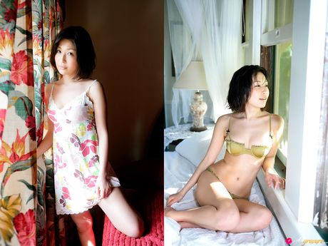 ビキニ姿のアジア人美女、小野真弓がベッドルームでストリップしてポーズをとる