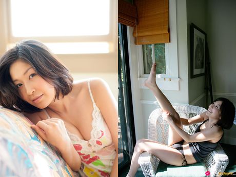 ビキニ姿のアジア人美女、小野真弓がベッドルームでストリップしてポーズをとる