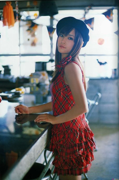 Brown-eyed Japanese babe Eri Kamei is posing in her sexy bikini