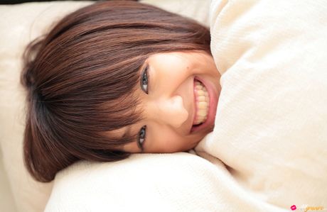 茶色の瞳の南明奈がソロでセクシーなボディを披露