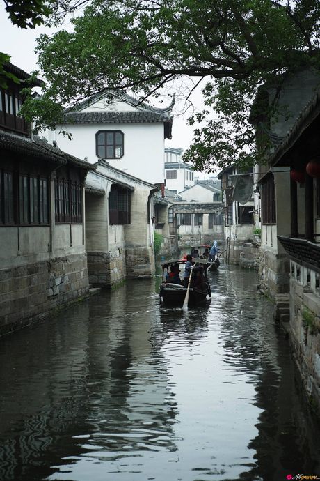 Asian beauty Yuriko Shiratori removes her dress and shows her body