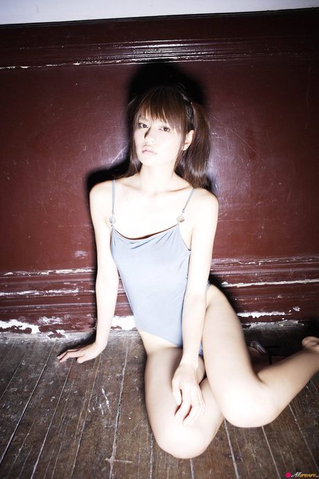 Asian beauty Yuriko Shiratori removes her dress and shows her body