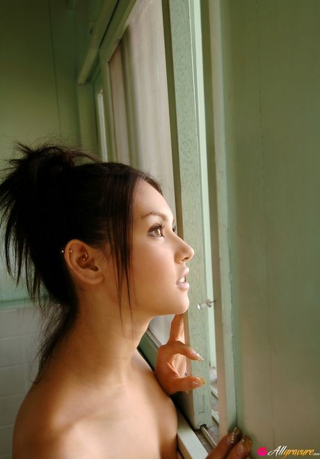 この日本の美女はまさに女神であり、彼女の体は芸術作品だ