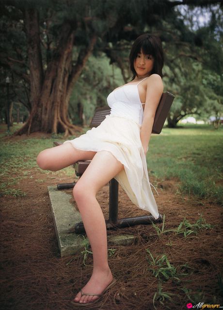 Bikini model Risa Shimamoto reveals her big boobs and poses in a bikini