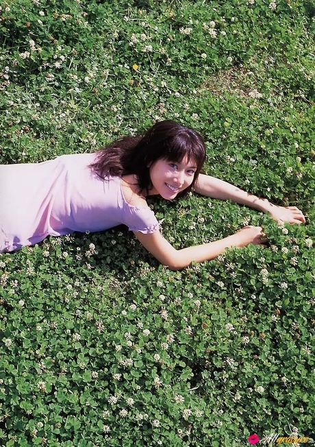 Emi er en japansk skønhed med en slank krop og et stort smil