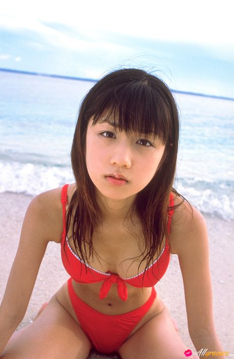 Asian stunner Yuko Ogura gets naked on a poolside chair