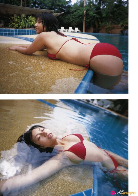 Asian girl Nina Minami exhibits her big tits and poses in a bikini