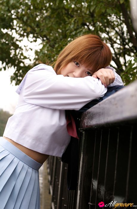 Brown-Eyed japanese beauty with a slim figure strips and reveals her tits