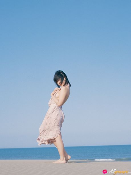 Asian doll Hiroko Sato removes a bikini before a finger fuck