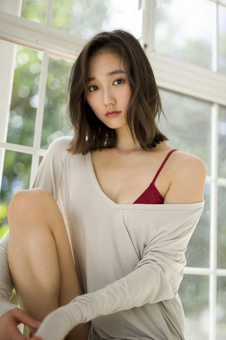 Bikini clad Suzuki Yuuna showing off her big natural tits