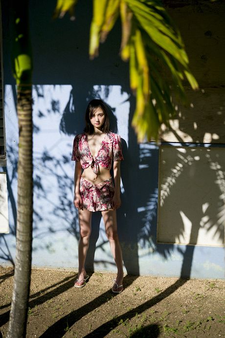 Bikini clad Suzuki Yuuna showing off her big natural tits