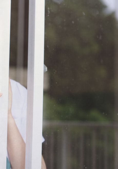 亞洲女孩柏木日向在花園裡展示她令人驚嘆的乳房和姿勢