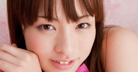 Kaninører og en sløjfe på hovedet, hun er en rigtig kanin